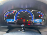 ☆納車までに車両美装など専任スタッフが作業いたします☆ 内装はスチーム洗浄をはじめ、できるだけ気分よくお乗りいただけるよう美装いたします!外装は機械で磨きをかけて、ワックスコーティングをかけています。