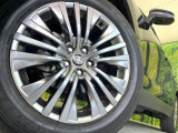 【純正18インチアルミホイール】外観にマッチした純正アルミホイールを装着しております。各種社外アルミホイールや、スタッドレスタイヤも取扱いしております。是非ご相談ください♪