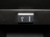 HDMI入力に対応しております!映像出力対応の機器を接続することで、ナビ画面に機器の映像を映し出すことができます!USBオーディオ用ソケットも装備されております!