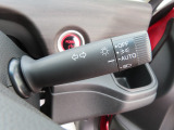 オートライトコントロールは車外の明るさををセンサーが感知し、スモールライトとヘッドライトのON/OFFを自動的にコントロール!!ライトの消し忘れ防止にもなります。