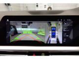 クルマの頭脳ともいえる、管理システム、iDrive。ナビだけではなく、オーディオ操作や車両情報の表示などをコントロールできます。便利さと安全性の向上にも繋がっています。