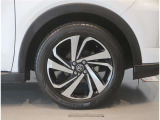 純正のアルミホイール装着車です。タイヤサイズは195/60R17です