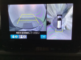 マルチビューカメラシステム搭載車です。お車の周囲を全方位でカバーします。後方・前方・両脇と、コンディションが悪い視界でもカラーモニターに映し出した映像がドライバーをサポートします。