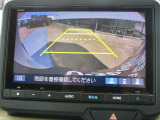 リアカメラを装備していますのでバック駐車も安心です。リバースギア連動で自動に切り替わり、車後方を表示します。