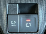 【電動パーキングブレーキ】ボタンを手前に引くだけでパーキングブレーキがロック!発進時にはボタンを押すとパーキングブレーキが簡単に解除される優れものです!