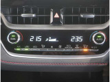 左右独立温度コントロールフルオートエアコンです。運転席、助手席それぞれで独立して温度設定ができます。冷え性の方が乗っても安心ですね♪