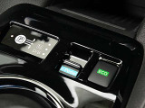e-Pedalを採用していますので発進から停止までの速度調節はアクセルペダルだけで可能です。