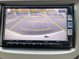 ガイド線表示のバックカメラで、バックでの車庫入れも安心です。
