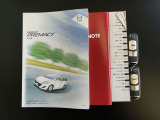 取扱説明書とナビ取扱説明書とメンテナンスノートがあり、アドバンストキーレスキーは2本あります。