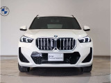 【キドニーグリル】BMWは約90年もの間、ほぼ全ての車両にひと目でBMWだと分かるこの特徴的なフロントグリルが備えられ、デザイン・アイコンとして親しまれてきました。