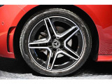 メルセデスの認定中古車「サーティファイドカー」では、万一お車が故障した場合も、ご購入後1年間もしくは2年間※は走行距離にかかわらずメルセデス・ベンツ正規サービスネットワークで無料修理いたします