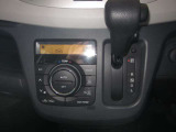 フルオートエアコンになっています。また、パネルシフトなので足元にも余裕があります。