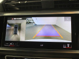 精細なサラウンドビューカメラで車両の周囲を確認できます