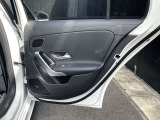 運転席後部ドア
