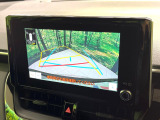 【バックカメラ】駐車時に後方がリアルタイム映像で確認できます。大型商業施設や立体駐車場での駐車時や、夜間のバック時に大活躍!運転スキルに関わらず、今や必須となった装備のひとつです!