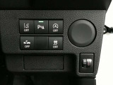 【安全装備も充実】車線逸脱警報システム。バック時の障害物を検知し知らせるパーキングセンサー付きです。