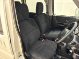 前席の画像です。是非運転席に座っていただき視界等をご確認ください。