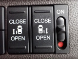 運転席からもスライドドアをボタン操作でスピーディーに開閉できます!またスマートキーでも操作できるので便利です。