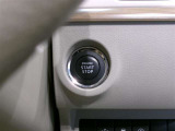 スマートキー装備車なので、キーを取り出さなくてもエンジン始動が可能です。