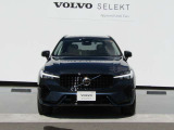 クリーンでエレガントなスカンジナビアン・デザイン、筋肉を思わせる躍動感を表現する、エッジが効いた流麗なエクステリア。SUVの力強い存在感が、確かなボルボのアイデンティティとして主張されています。