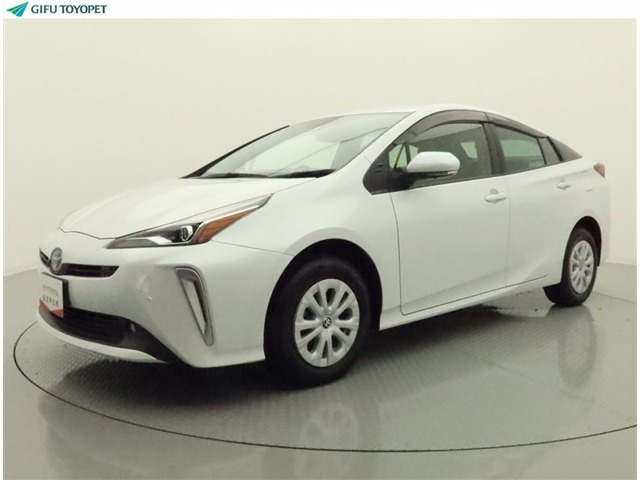 プリウス1.8 S セーフティ プラスII E-Four 4WD