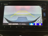 バックでの車庫入れも安心です! リアカメラが付いているバックモニター付のナビを装備しております。操作線もついており距離感も画面から確認できます。