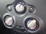 マニュアルエアコンのお車です!直感的な操作で車内の温度を調節することができます!