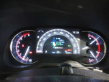とっても見やすいメーターです。夜間時はラグジュアリーな気分にさせてくれる照明が魅力ですので、夜のドライブも楽しみになりますよ♪