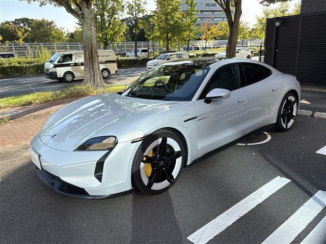 タイカンターボS 4シート 4WD