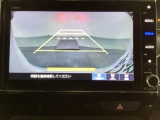 バックでの車庫入れも安心です! リアカメラが付いているバックモニター付のナビを装備しております。操作線もついており距離感も画面から確認できます。