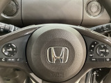 ハンドルにHondaセンシング系のクルーズコントロールやレーンキープアシストなどのスイッチと、オーディオの操作スイッチが装備されています。ハンドルから手を離さず安全に操作できます。