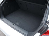 Audi正規ディーラーが高品質をお約束。高度な訓練・教育を受けたAudi専任メカニックが、100項目にもおよぶ精密な点検を実施いたします。すべてをクリアしたAudi車だけが、あなたのお手元に届けられるのです。