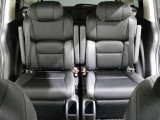 後部座席もゆったり座れます。