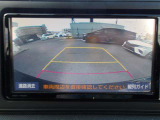 バックカメラ機能付きです!バックする際に後方の様子をカーナビのモニター上に表示してくれます。運転席にいながら、後方が確認できるので、バック駐車が、スムーズに行えます!