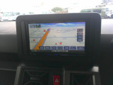カーナビが装備されています。後退時の安全確認に便利なバックモニター機能がついています。
