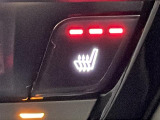 【シートヒーター】シートを温めてくれる暖房機器です!長時間座っていると負担が掛かりやすい背中や腰、または冬場などの寒い日に冷えやすい脚部に快適なぬくもりを伝えます。