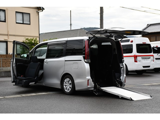 ノア2.0 X ウェルキャブ スロープタイプII サードシート付