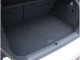 Audi正規ディーラーが高品質をお約束。高度な訓練・教育を受けたAudi専任メカニックが、100項目にもおよぶ精密な点検を実施いたします。すべてをクリアしたAudi車だけが、あなたのお手元に届けられるのです。