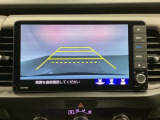 バックでの車庫入れも安心です! リアカメラが付いているバックモニター付のナビを装備しております。操作線もついており距離感も画面から確認できます。