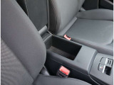 Audi正規ディーラーが高品質をお約束。高度な訓練・教育を受けたAudi専任メカニックが、100項目にもおよぶ精密な点検を実施いたします。すべてをクリアしたAudi車だけが、あなたのお手元に届けられるのです。