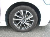 純正アルミホイール装着車です。