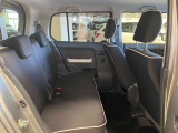 後部座席も広々としています!