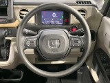 インテリアに合わせたデザインのステアリングは、運転される方のことも考え、運転しやすい形状、大きさです。是非一度、実際に触ってお確かめください。