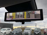 後席等に積み荷が多い状態でも後方をカメラ画像でルームミラーに表示する為視界の妨げにならないスマートルームミラー