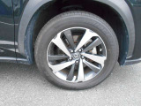 純正アルミホイール装着車です。