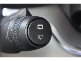 リアワイパーの作動は、ワイパーレバー先端のスイッチで行います。