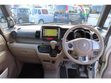 運転席から見た俯瞰図です!ドライバーが操作しやすいよう配置されています♪