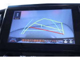 ハンドル操作に連動して、ガイドラインが予想進行先を表示するバックガイドモニター付きです。夜でも後方の視界が確保出来るので、バックや駐車がスムーズに行えます。