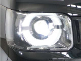 【LEDヘッドライト+デイライト】今や主流のLEDヘッドライトに、日中でも他者からの視認性を良くするデイタイムランニングランプ装備!スタイリッシュでかっこよく仕上がっています。