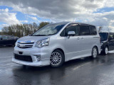 ノア 2.0 Si 4WD サンルーフ・ナビ・社外エアロ・ETC